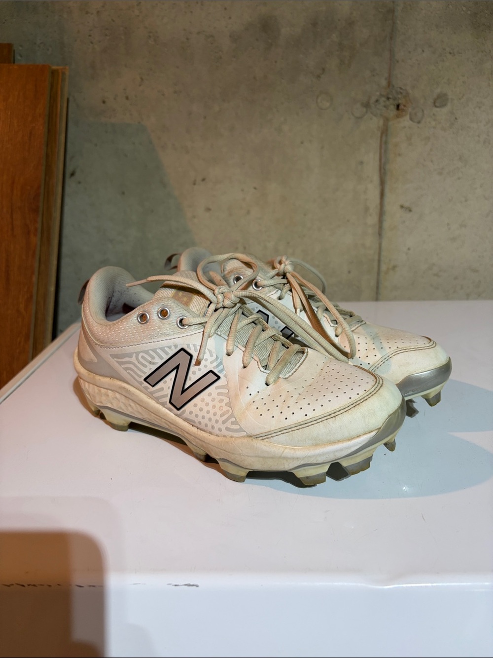 New Balance Womens softball Cleats